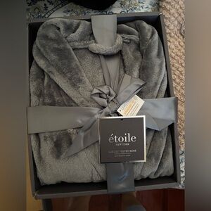 Étoile New York Gray Velvet Robe-NWT